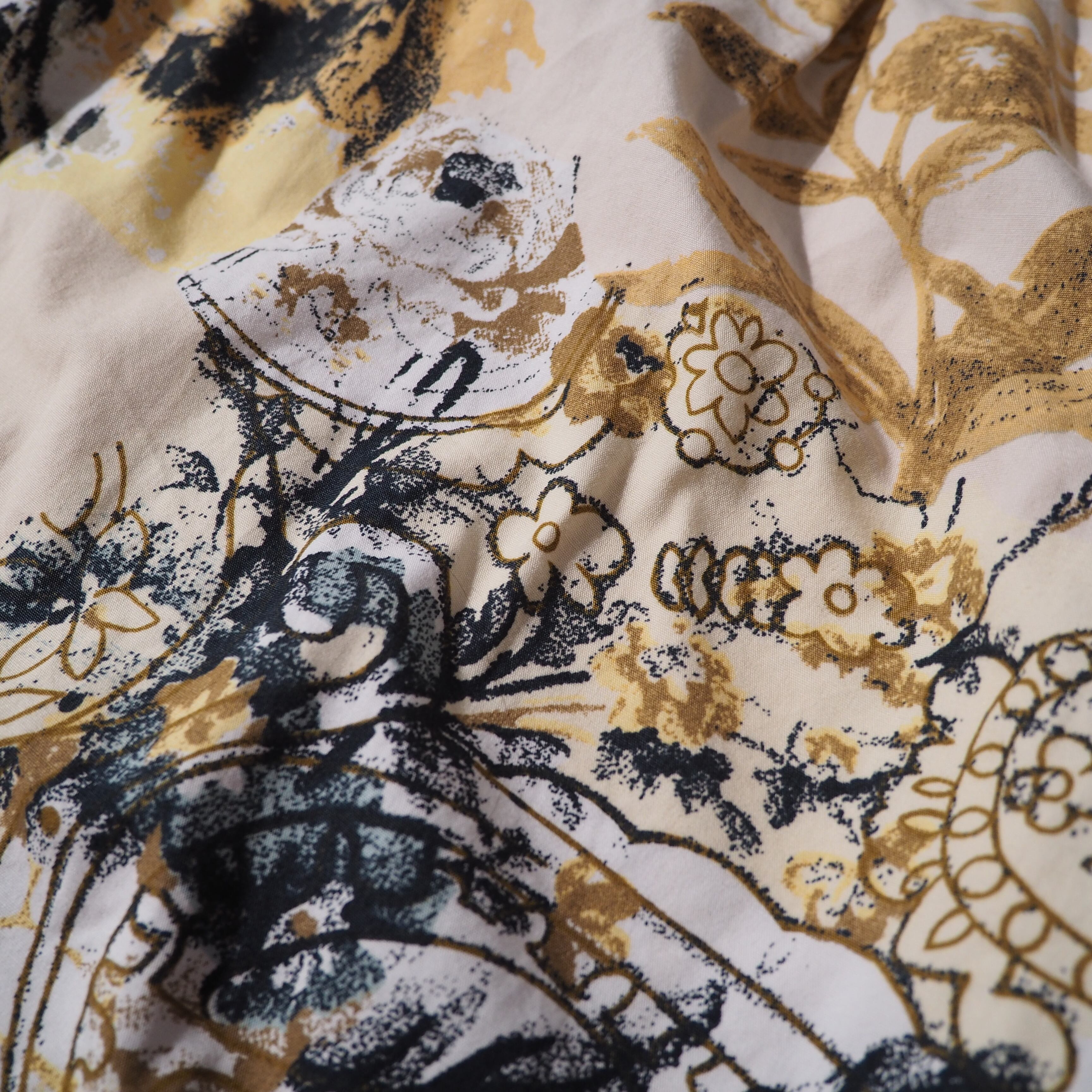 Modern retro flower printed pail tone cotton loose shirt