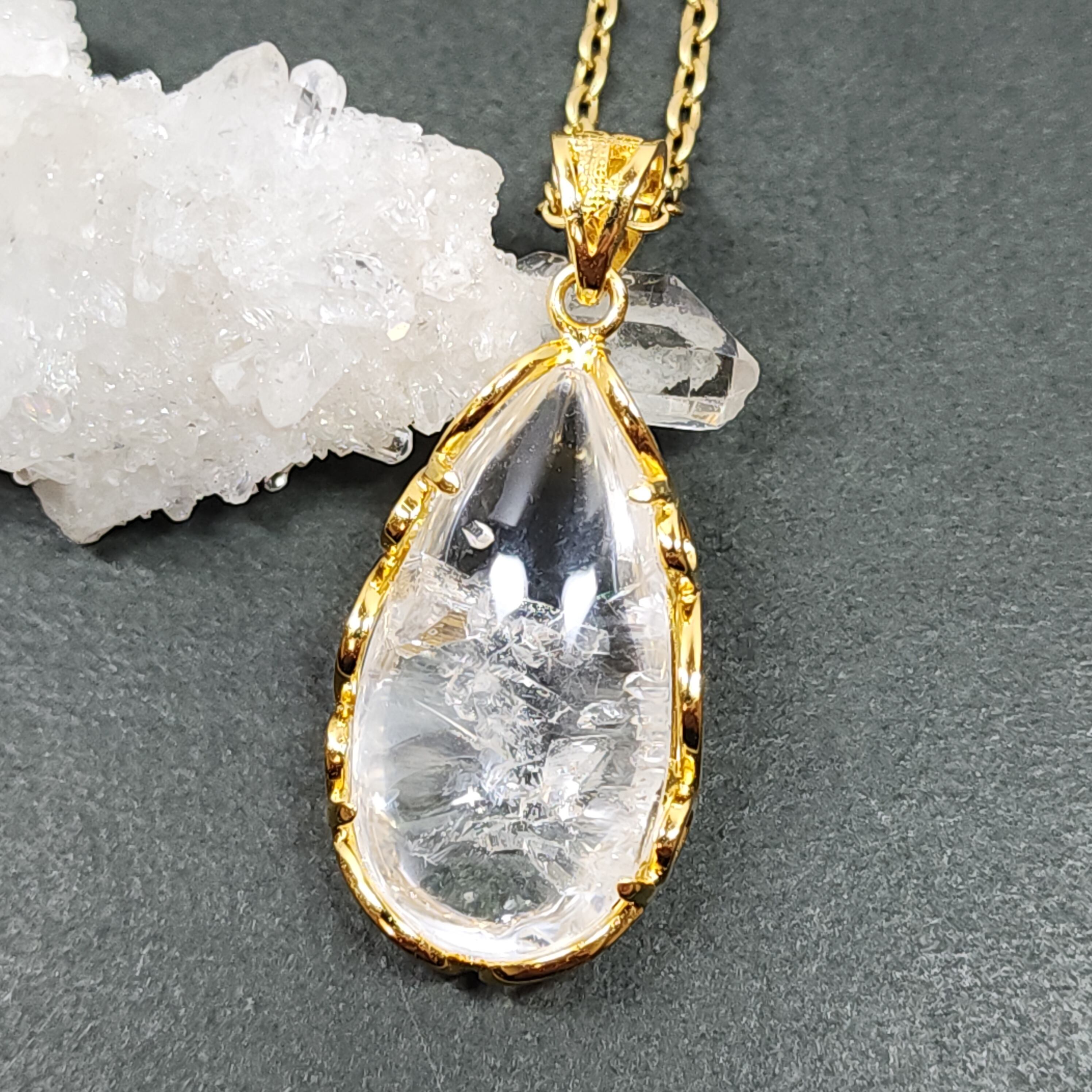 ペンダントトップクオーツ・イン・クオーツ/ダイヤモンド