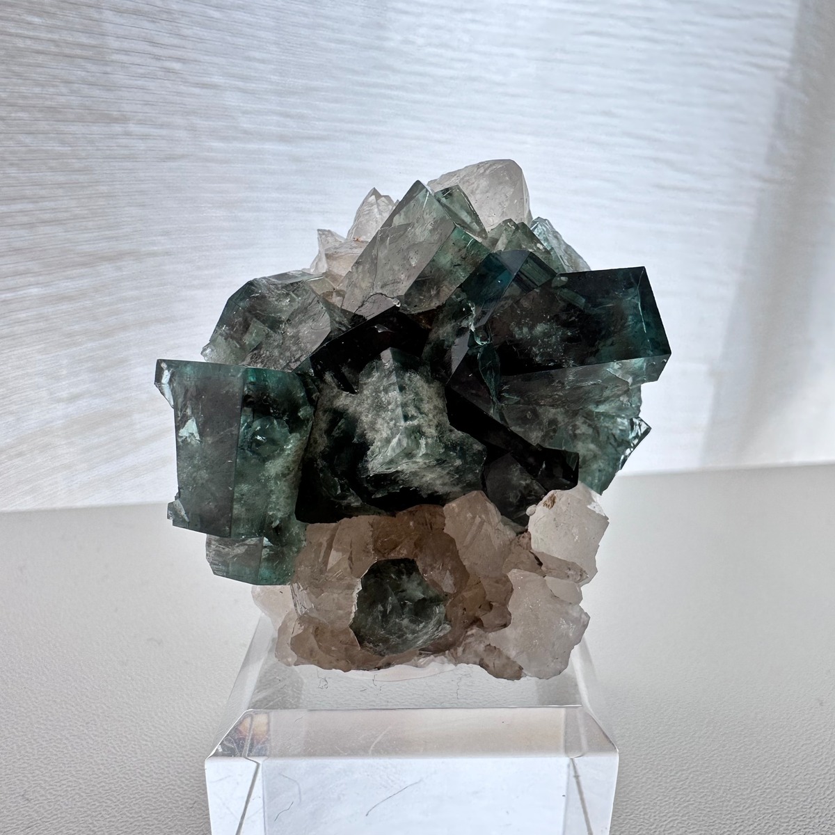 フローライト / クォーツ【Fluorite on Quartz】イングランド産 