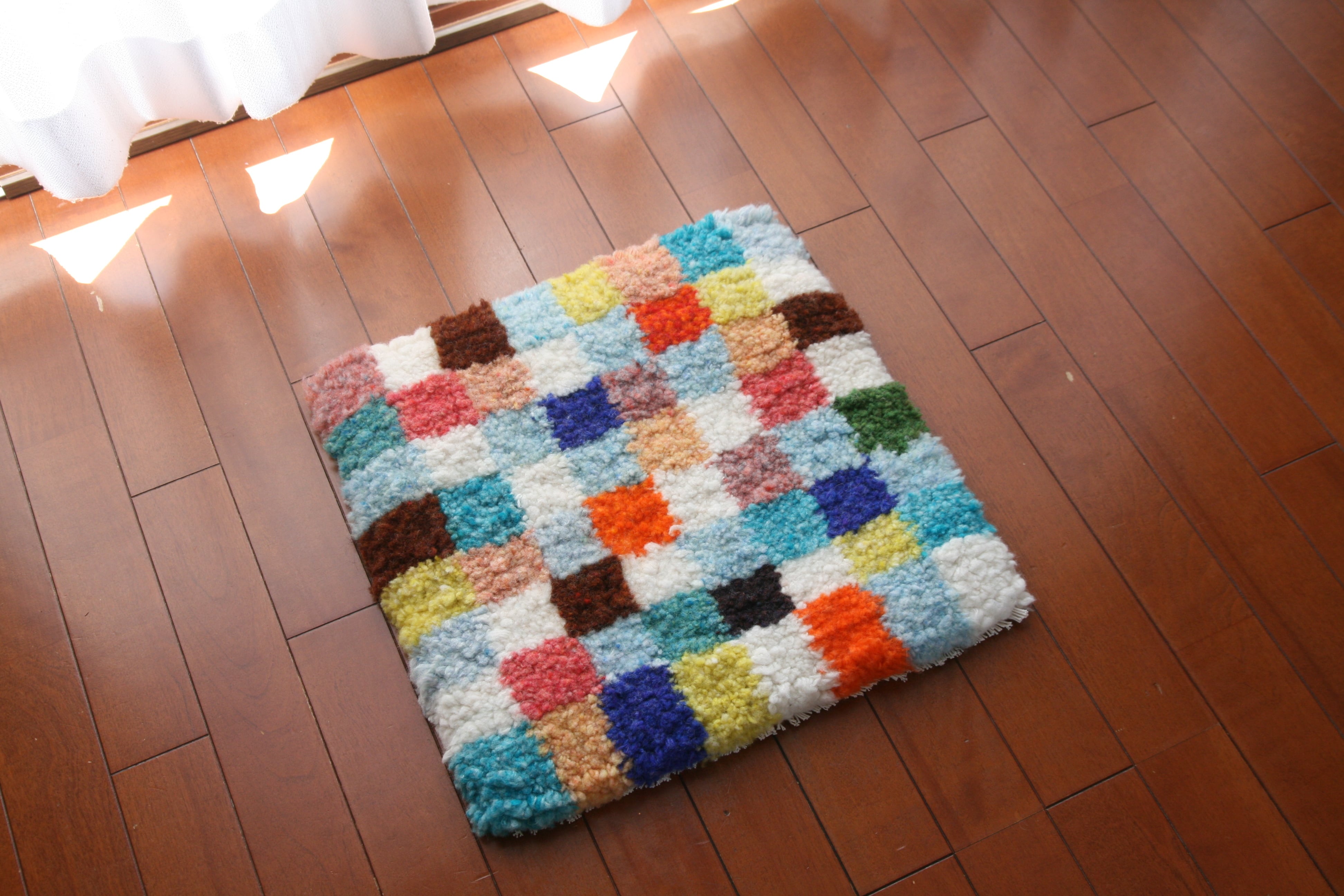 ノッティングチェアマット ホームスパン（手紡ぎ手織り）【パッチ