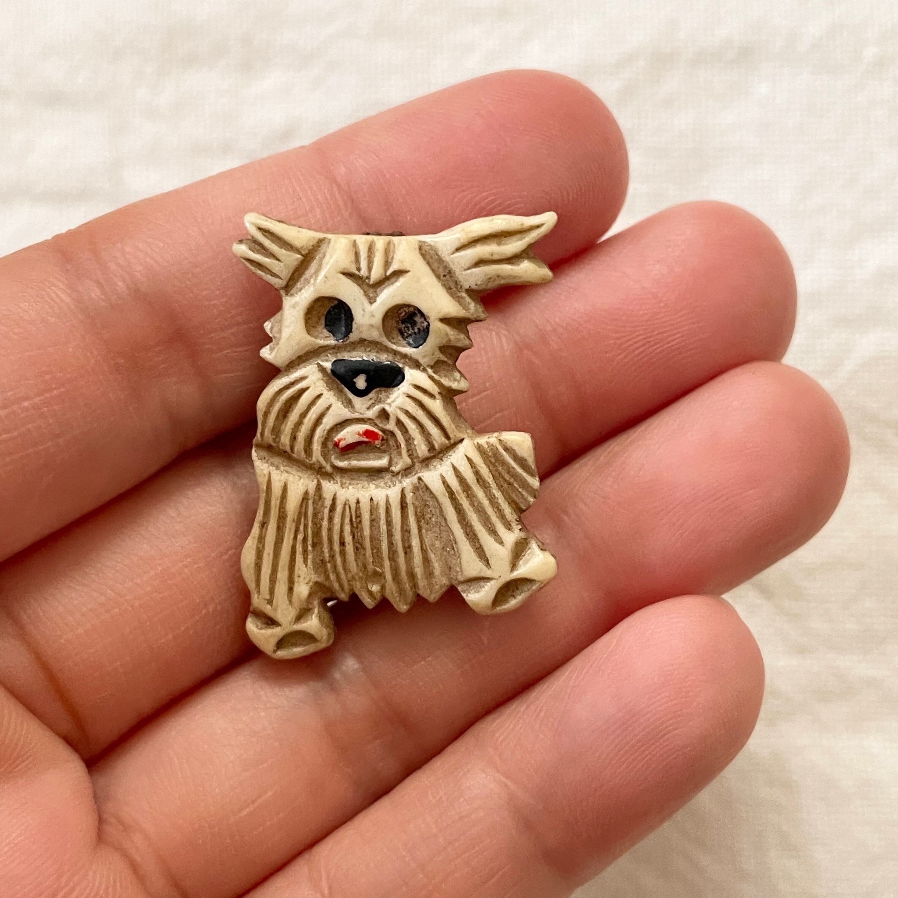 チャーミングな犬ブローチ