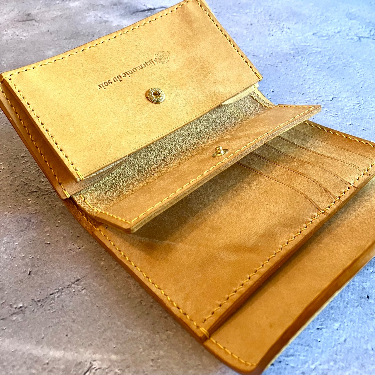 【MIDDLE WALLET】三つ折り財布　カナリーイエロー