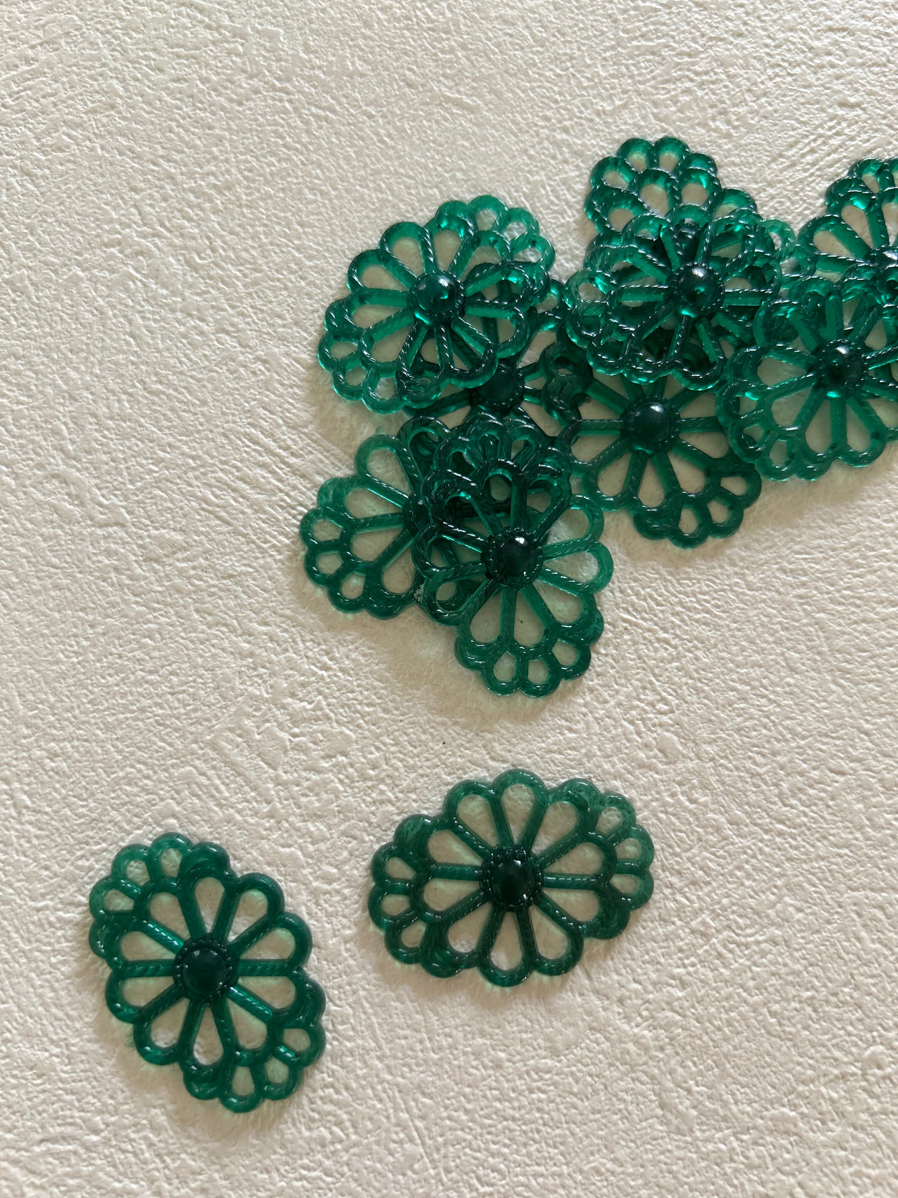 フランスVintage ヴィンテージパーツ 透かし グリーン プラスチック チャーム アクセサリーパーツ デコレーション材