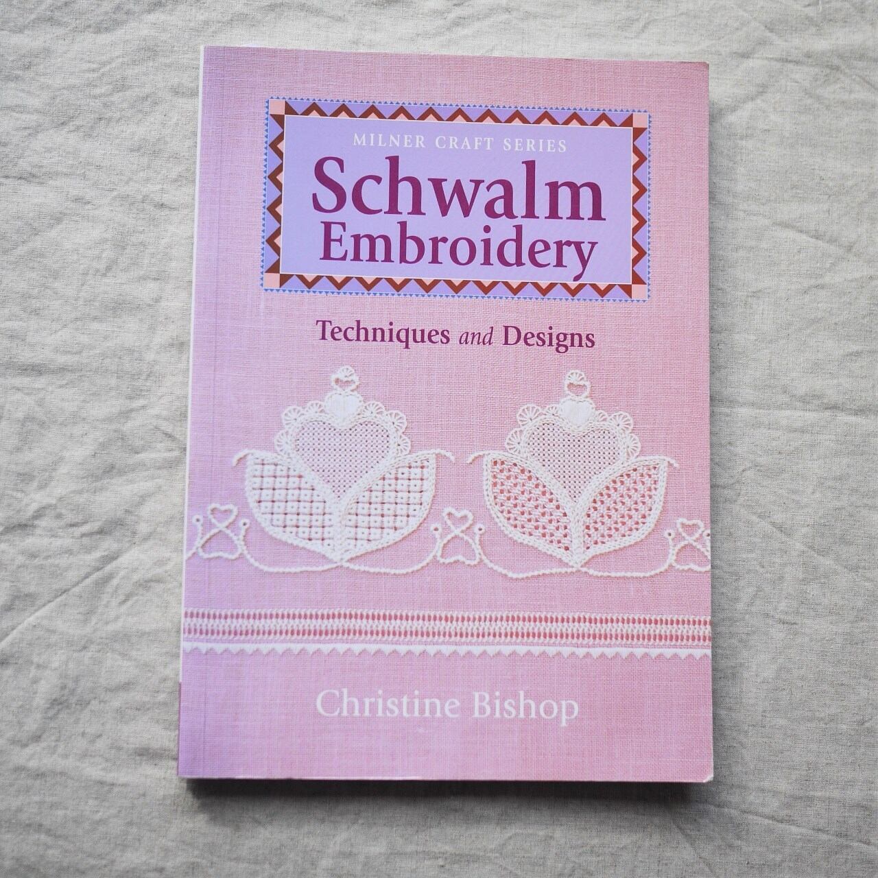 Schwalm Embroidery 白糸刺繍