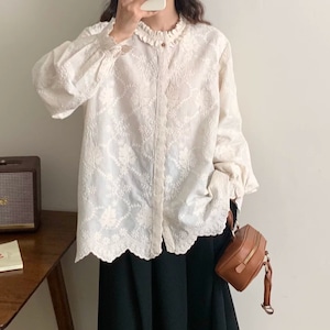 2色/シャーリングネック刺繍ブラウス ・12392 2色/シャーリングネック刺繍ブラウス ・12392