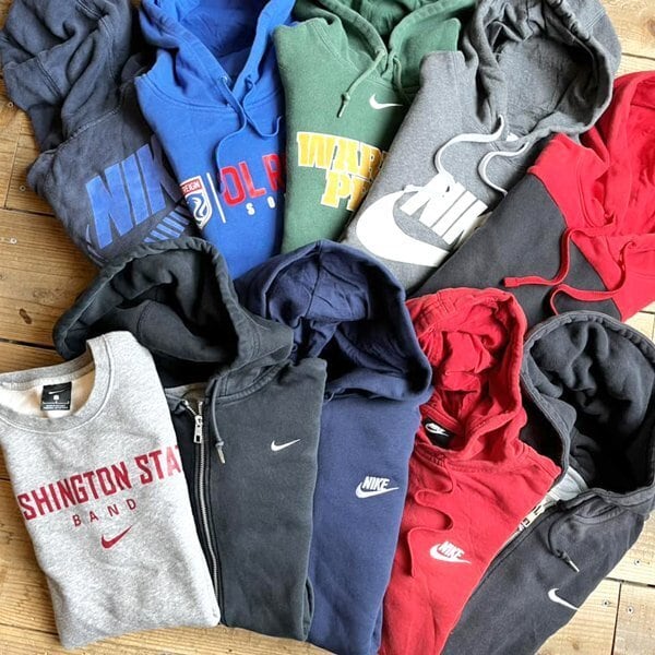 1点物◇ナイキNIKEツートン赤黒スウェットパーカー古着メンズSM 1点物◇ナイキNIKEツートン赤黒スウェットパーカー古着メンズSM