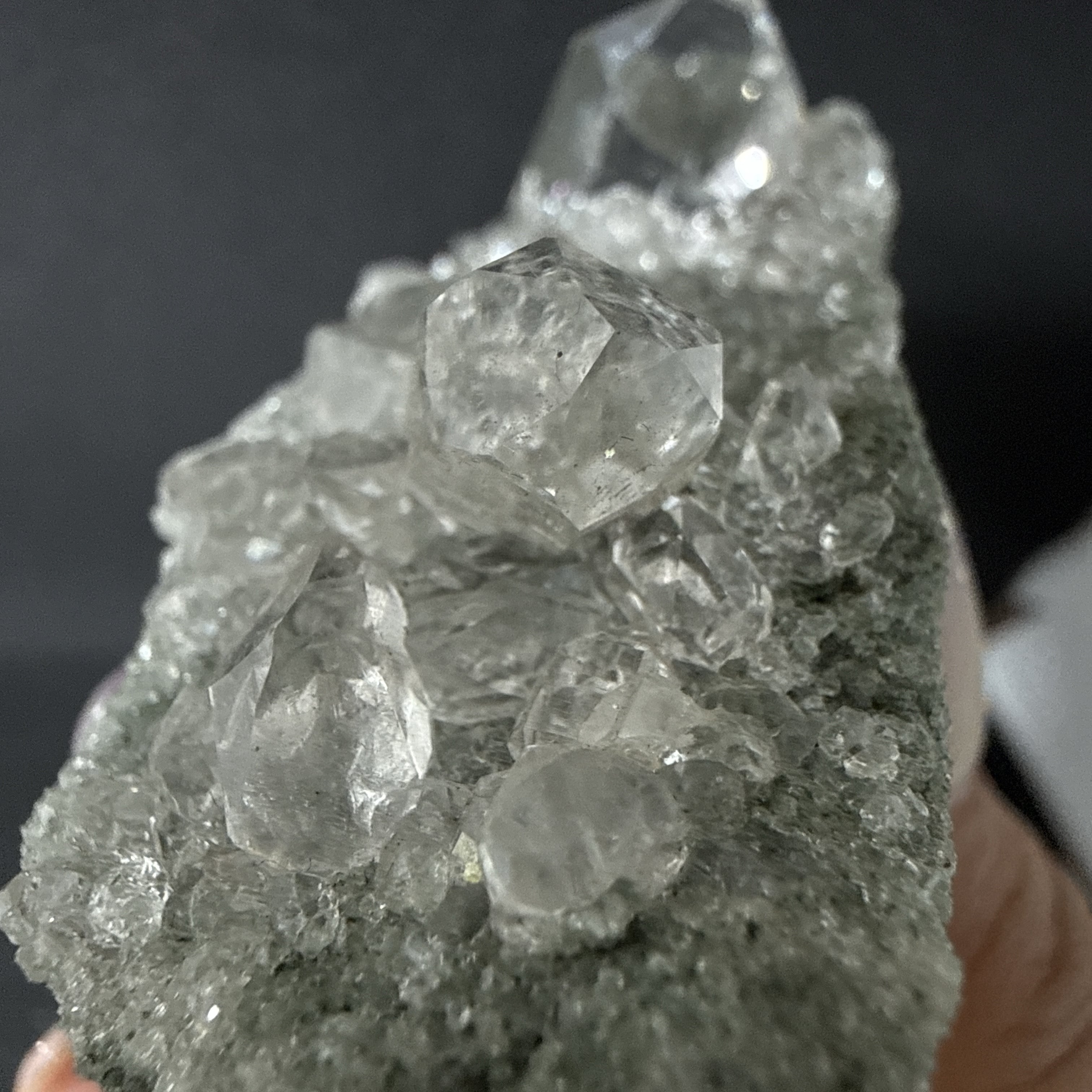382 インドマニハール産ルチル入り水晶クラスター | Mea Via Stone