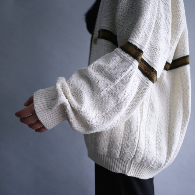 switching line and one point embroidery design loose silhouette 4b cardigan（made in italy）