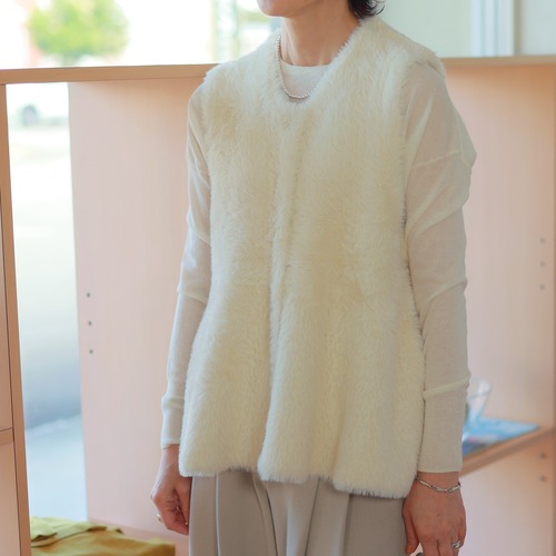 Dignite collier (ディニテ・コリエ)　フェザーヤーン　ペプラムジレ