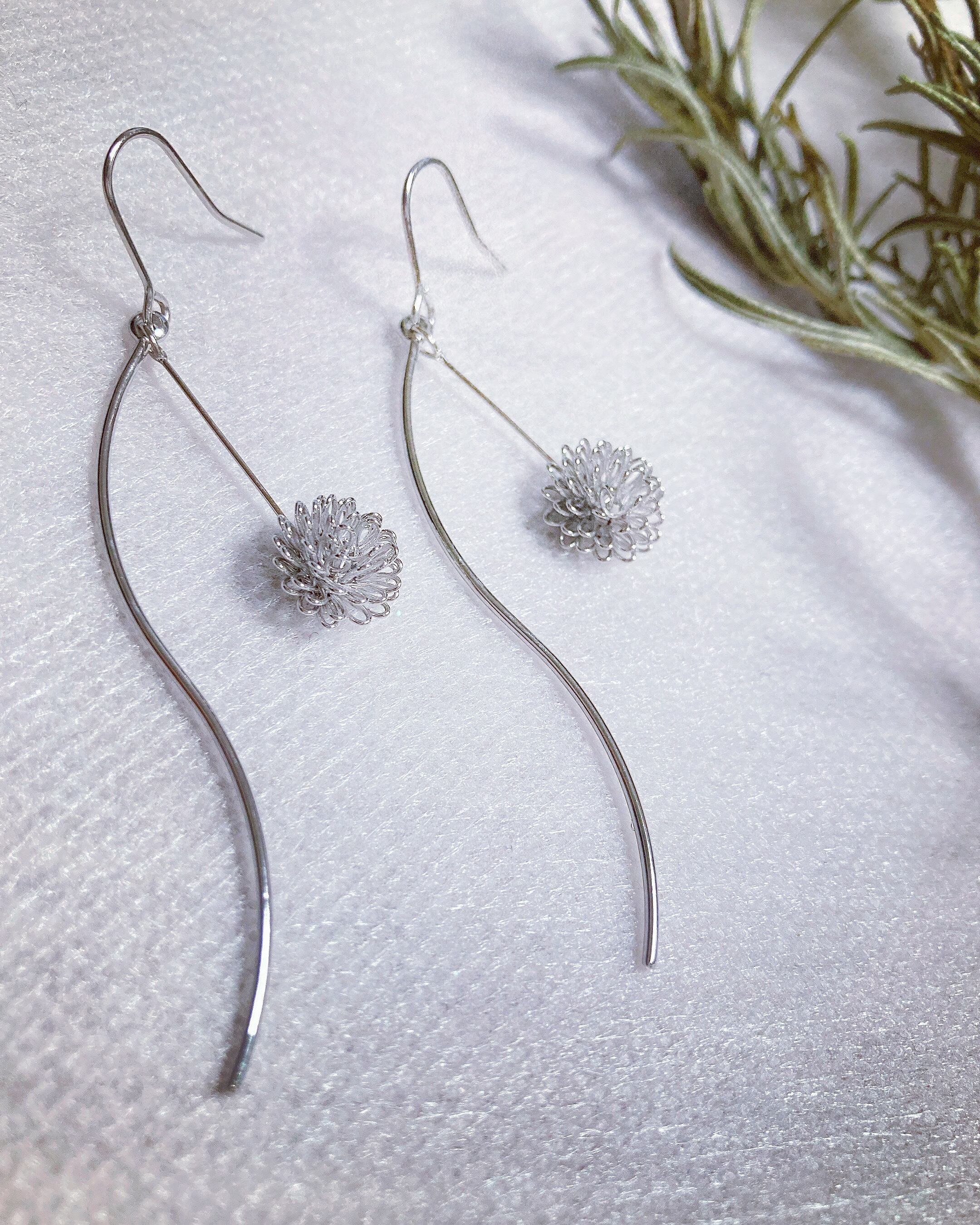 Dahlia motif ピアス】 | Celym