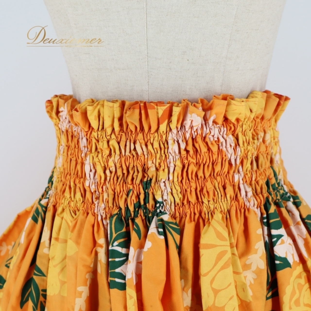 フラダンス 衣装 パウスカート オレンジ系 ハワイアンプリント アロハ フラ ダンス レッスン 練習 シングル スカート フレア オレンジ 橙 植物柄 花柄 華やか 鮮やか かわいい おしゃれ 軽やか 明るい ふんわり イエロー系 ホワイト系 グリーン系 黄 白 緑 フラダンス衣装 アロハシャツ ハワイ 踊り衣装 ティアードスカート リゾートファッション ステージ衣装 スポーツウエア レディースファッション