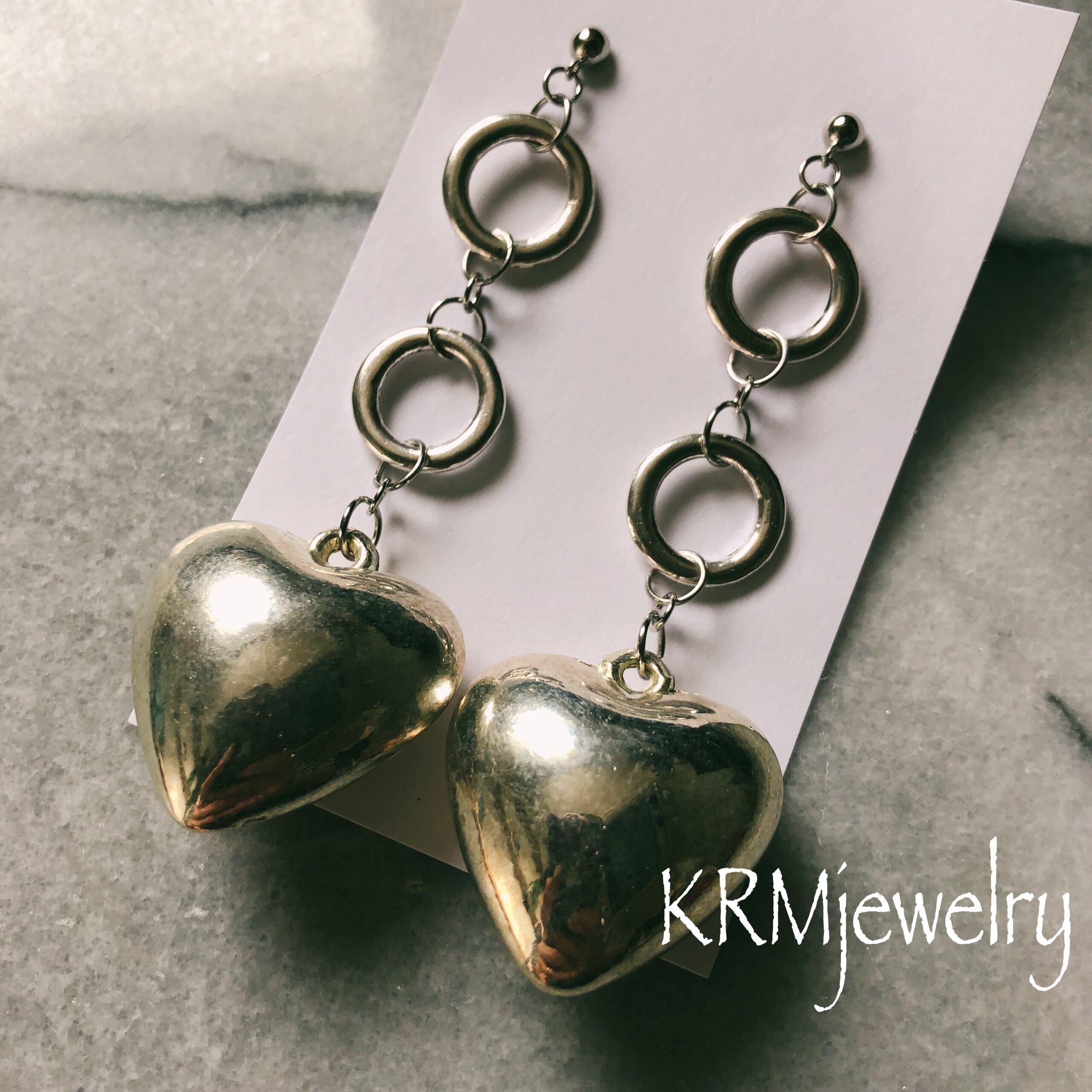 べっ甲柄の三角ピアス【サージカルステンレスピアス対応】 | KRMjewelry