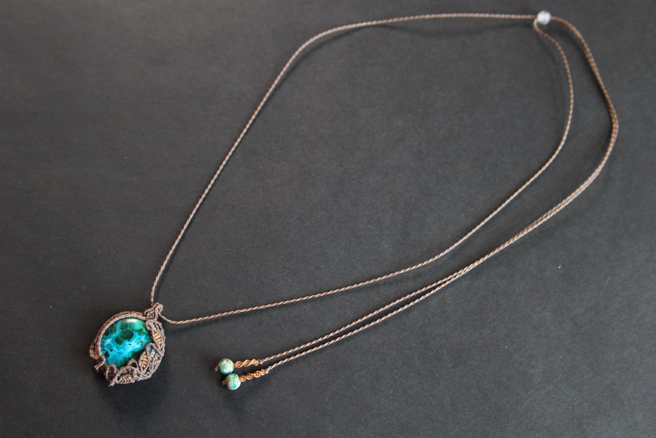 Chrysocolla malachite micro macrame pendant