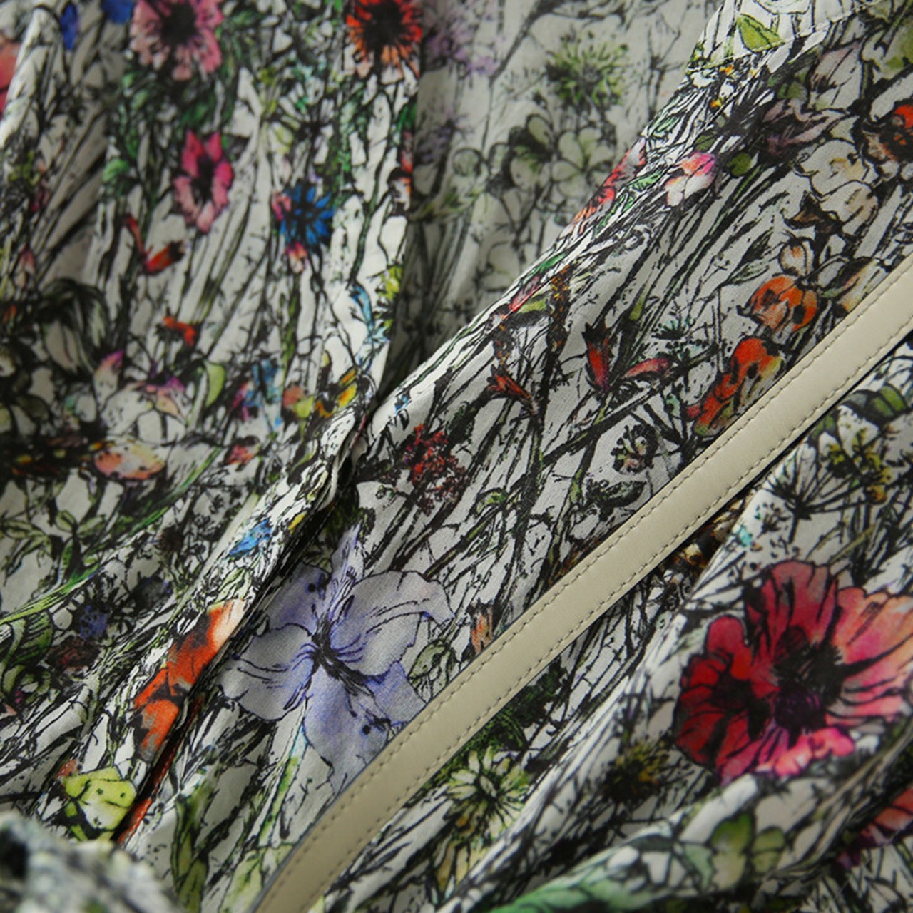 花柄Vネックミドル丈ワンピース W00170