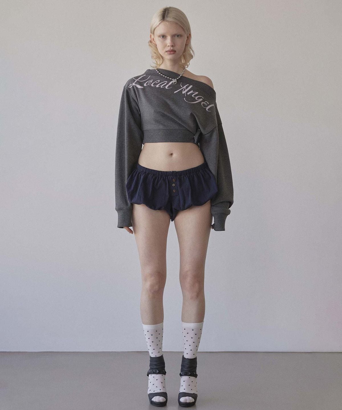 ☆LE SSERAFIM チェウォン 着用！！【SCULPTOR】Off-Shoulder Cropped