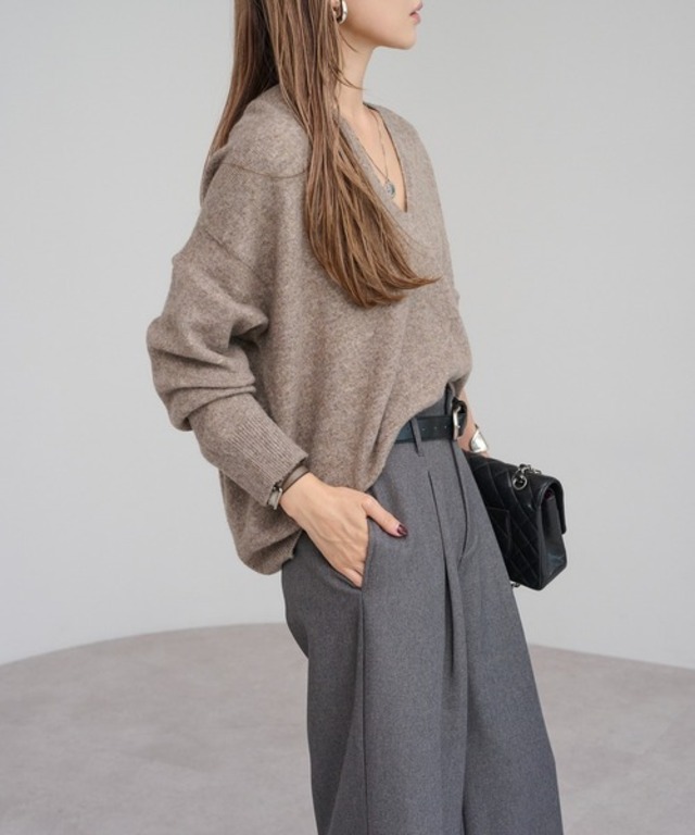 バックネックポイントニット