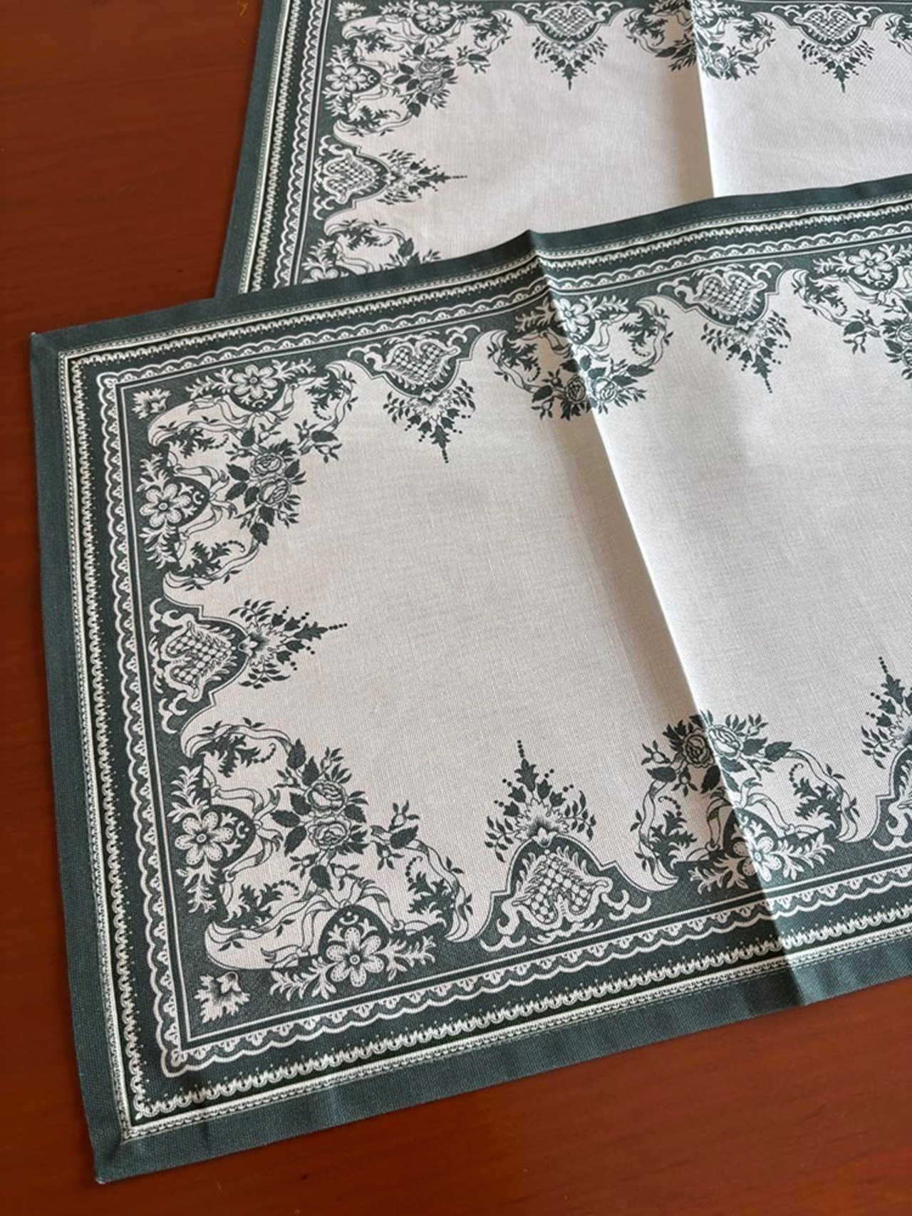 テーブルマット　2枚セット未使用品　グリーン　ジアン　ランチョンマット　19twd66