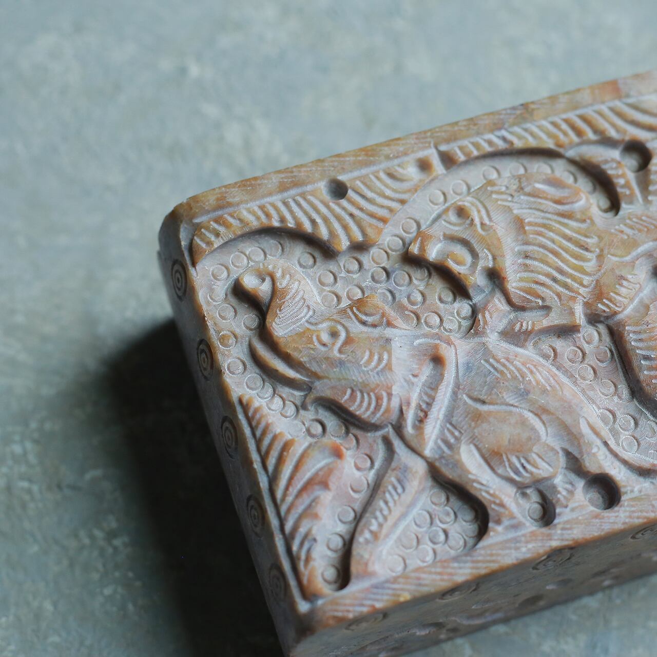 石で作られた、インドの宝石箱 | 木と、輝と。| 一点もの ヴィンテージ