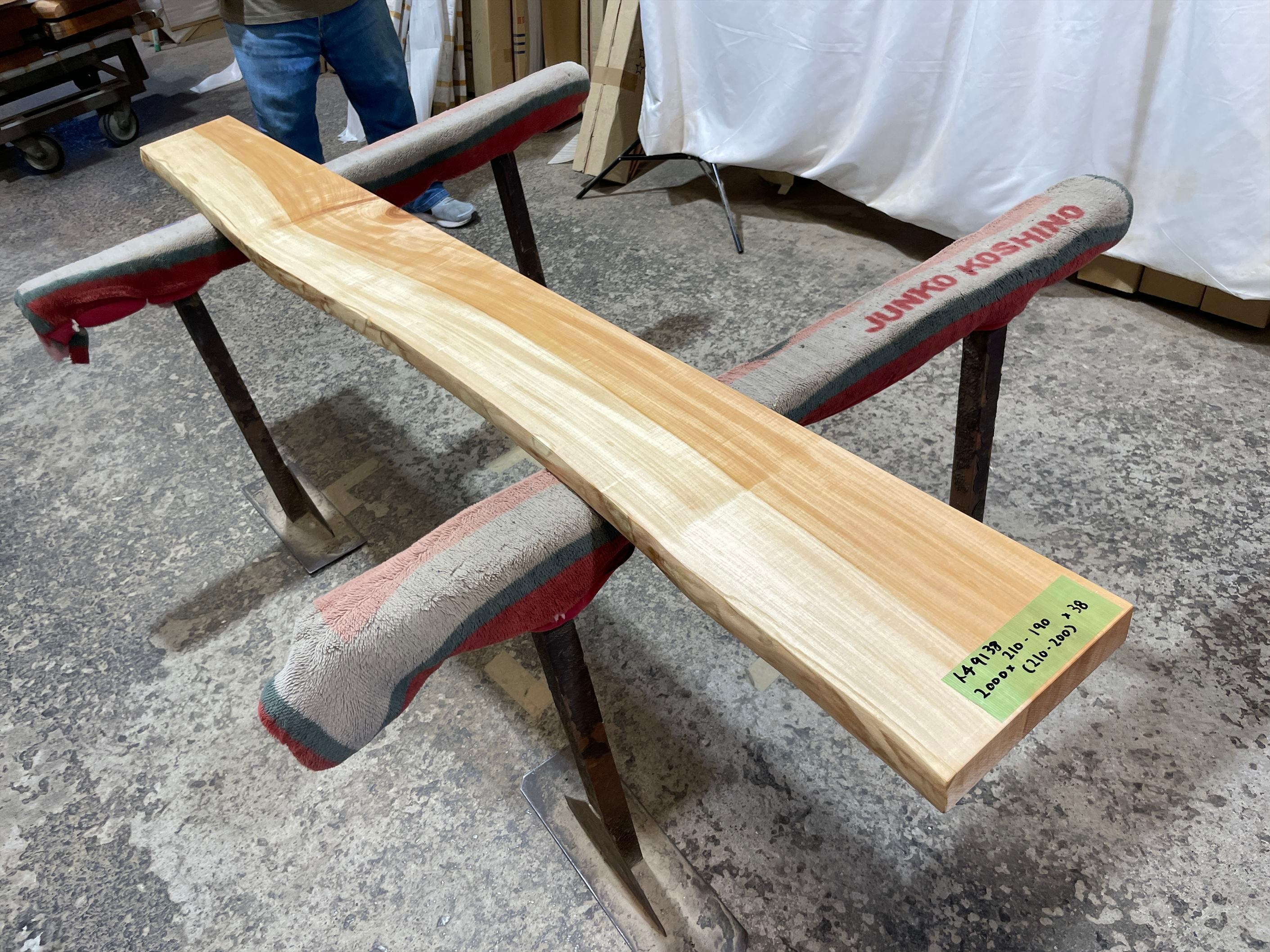 トチ9138 トチの木 一枚板無垢 乾燥材 2000x210-190x38mm カウンター 棚 テレビ台 カウンター センターテーブル 窓台 橡 栃