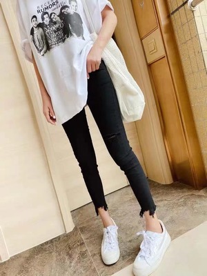 裾カットスキニーパンツ