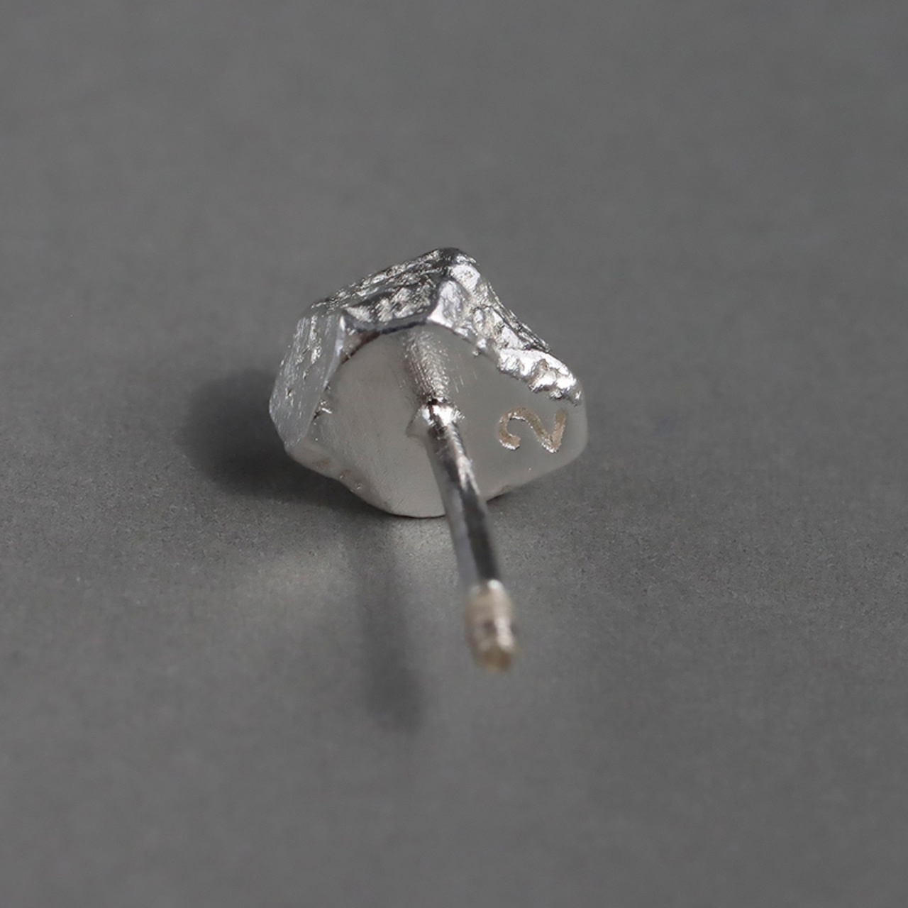 【クリックポスト】SILVER925  スクリューバック ピアス ねじ式キャッチ 金属アレルギー対応 小ぶり 丸玉 2519