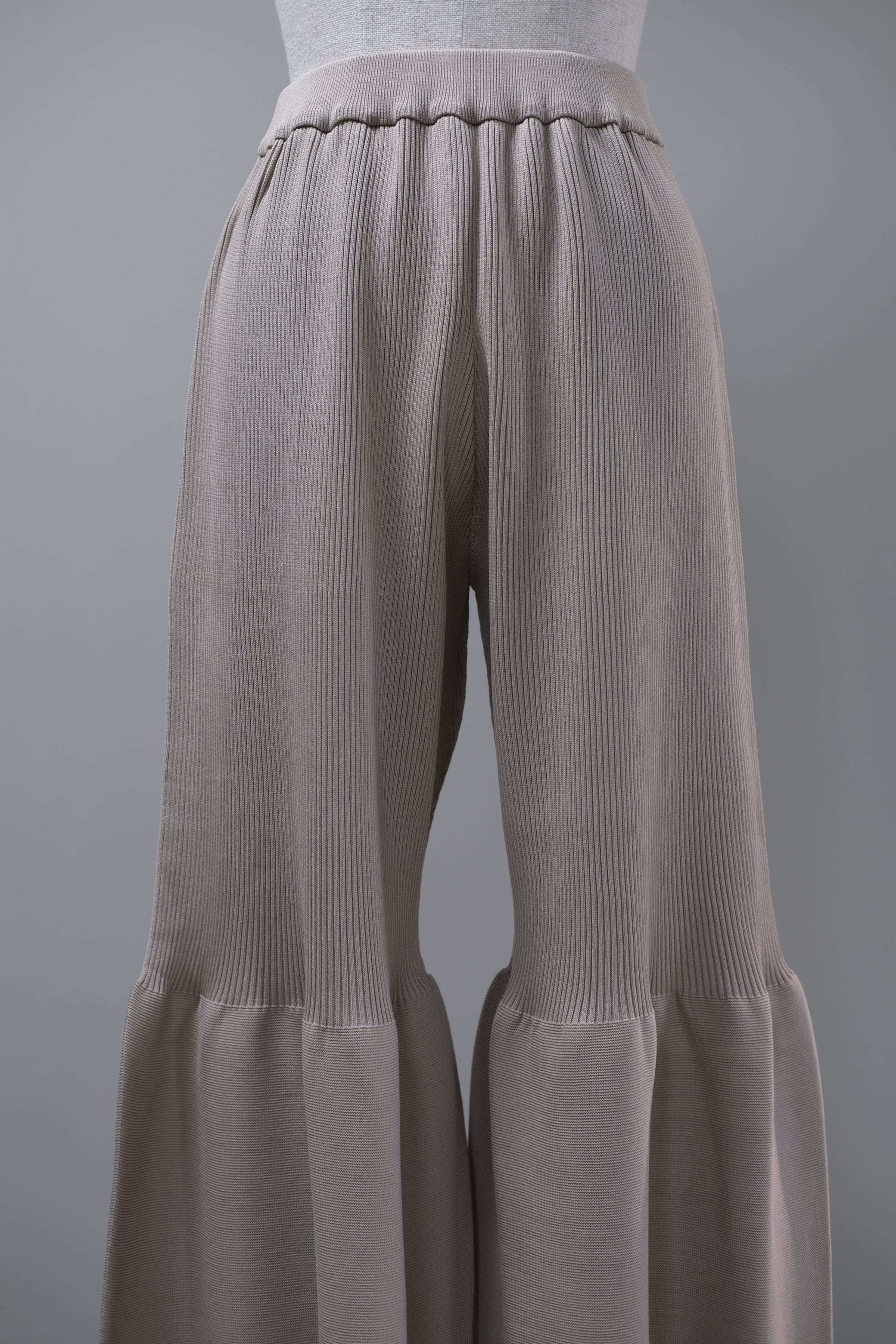 CFCL】PORTRAIT PANTS 1 - beige | loop