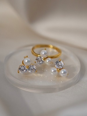 pearl clover ring
