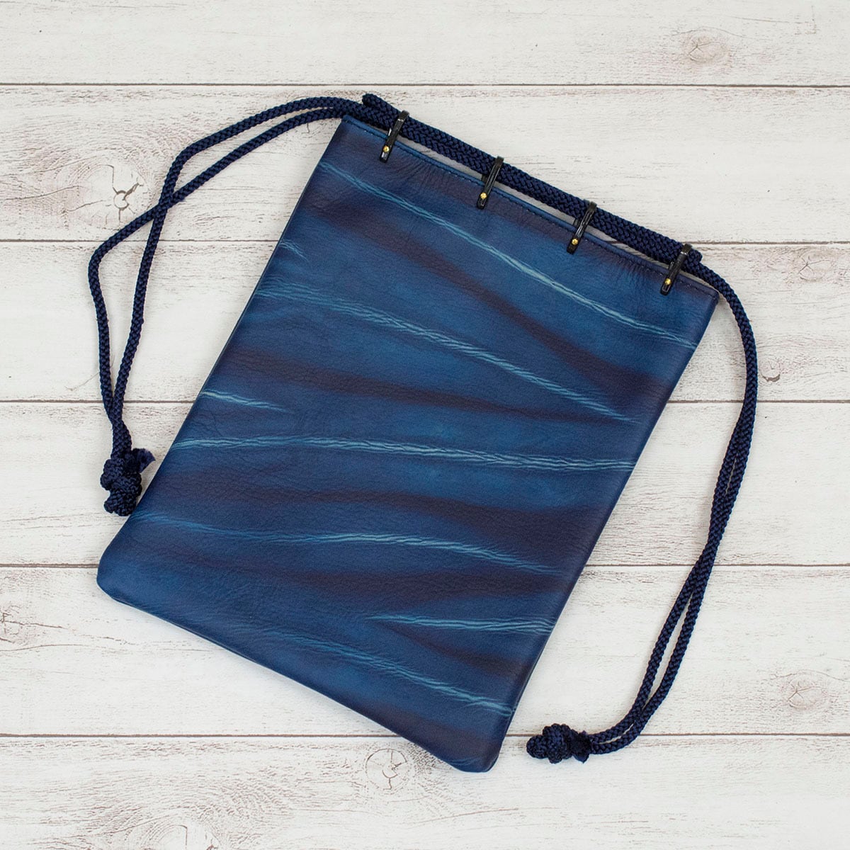 B112 本革 藍染め 絞り 信玄袋 | Kinuya Indigo