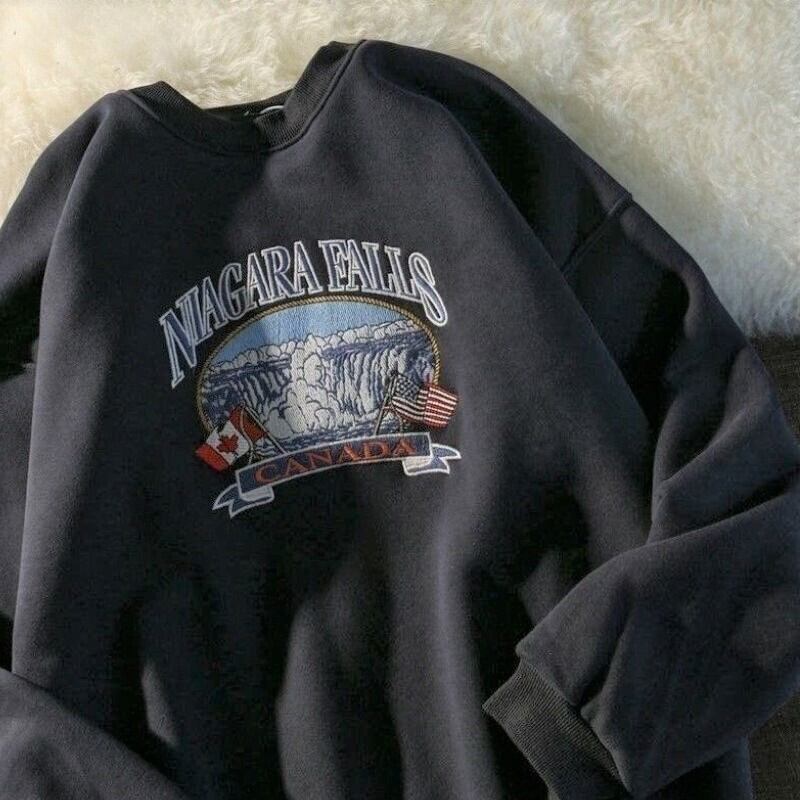 古着女子さんにオススメ スウェット プルオーバー 刺繍 オーバーサイズ ダボかわ レトロ ヴィンテージ風 メンズライク カジュアル Lamitte Deco トレンド 韓国ファッション ショップ Base店