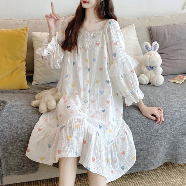 ルームウェア レディース パジャマ ワンピース ミディアム丈 長袖 ラウンドネック ワイド レース フリル ティアード かわいい 大人可愛い カジュアル 清楚 フェミニン おしゃれ 綺麗 お嬢様 こなれ感 ラフ ラブリー キュート ガーリー ルーズ リラックス 抜け感 華やか 存在感 主役級 ハート お泊まり 休日 旅行 休暇 フリーサイズ 白 ホワイト ピンク オールシーズン 10代 20代 ママ マタニティ 韓国 韓国系 体型カバー 楽ちん ギフト プレゼント お揃い モテ トレンド ゆる 送料無料