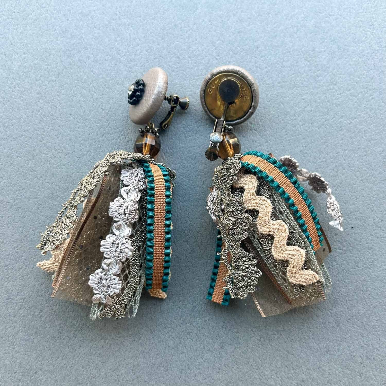 いろいろリボンのタッセル〈ピアス/イヤリング〉 | Dua-アクセサリー