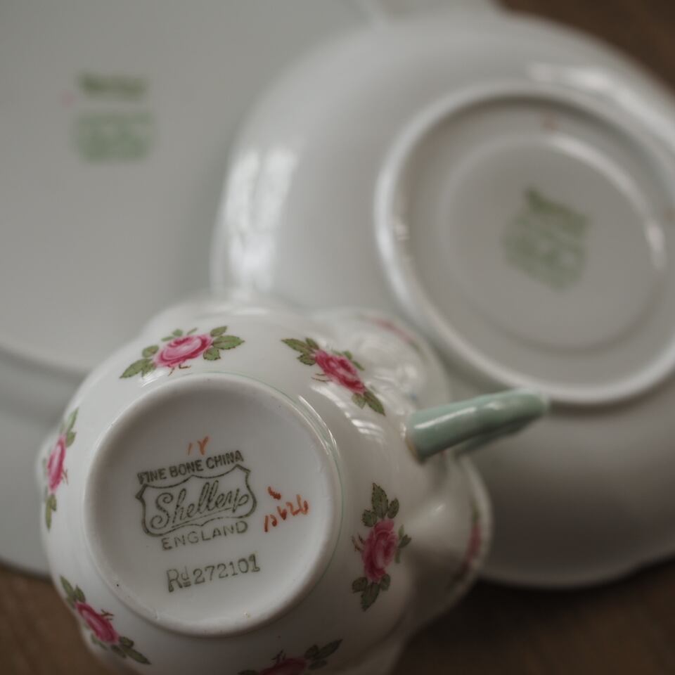 英国シェリーワイルマン 《ROSEBUD 13426》トリオB カップ＆ソーサー