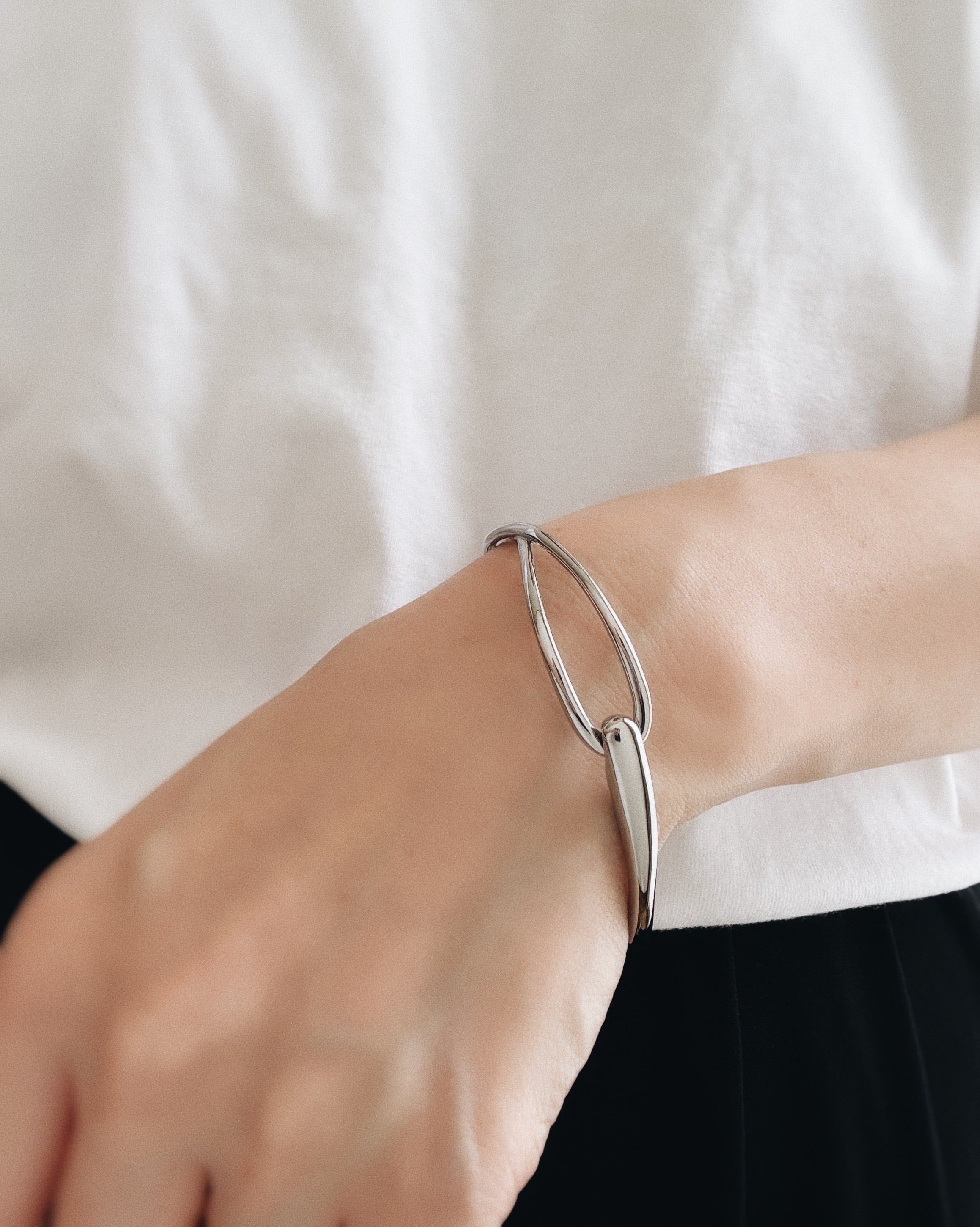Knot curve bangle -Silver-【アレルギー対応】
