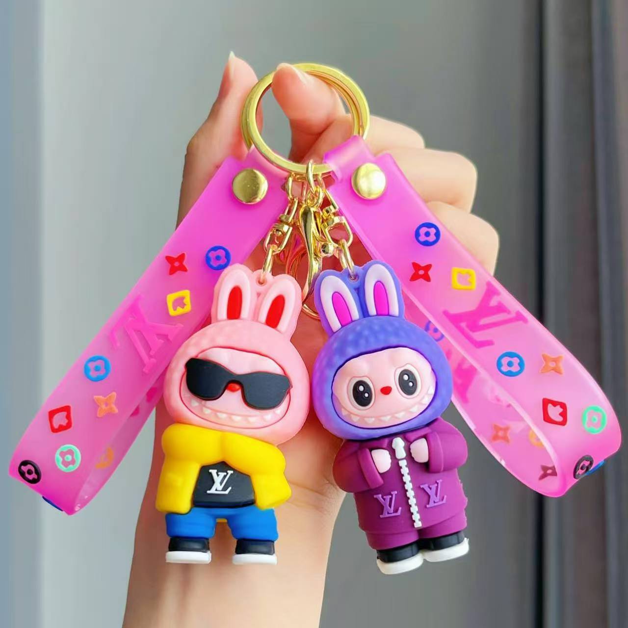 立体フィギュア labubu シリコンキーホルダー - 柔らかい バッグチャーム かわいい アクセサリー シリコン製 かわいいデザイン キーホルダー バッグ飾り トレンド小物