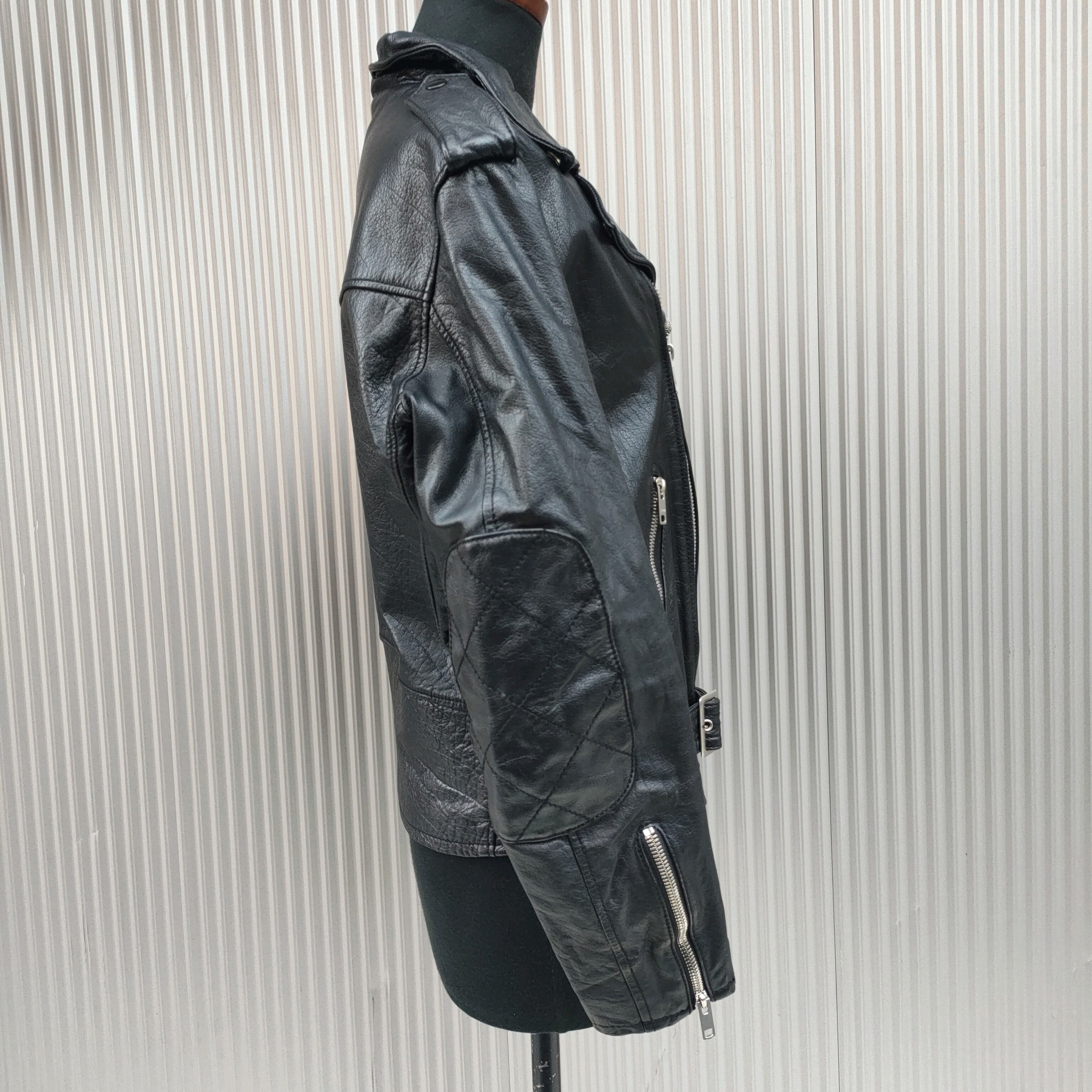 身幅60cmAVIREX アヴィレックス　レザーダウンジャケット　サイズ M〜L　上野　黒