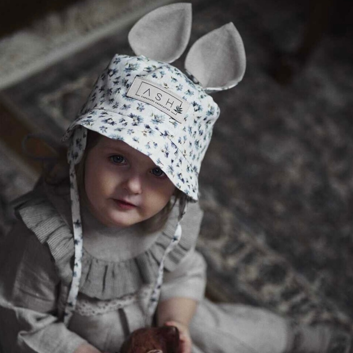 Ash Generation / cornflower squirrel hat ( neutral / straight 