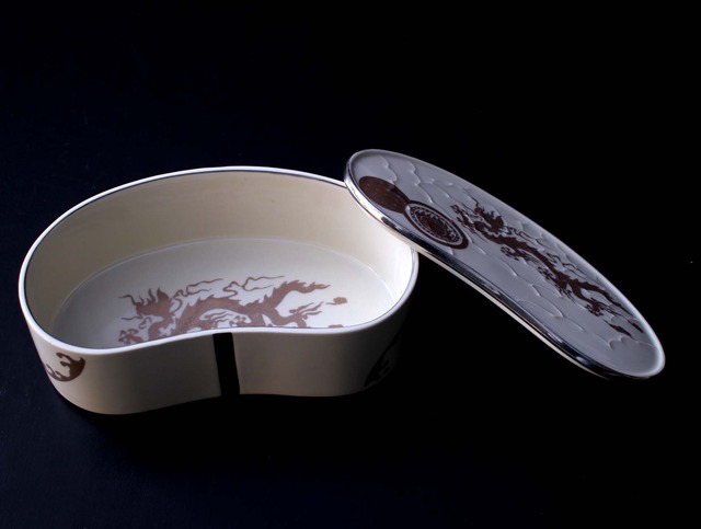 ＊mayuhako＊　ベージュ　ドラゴンG(渕P)