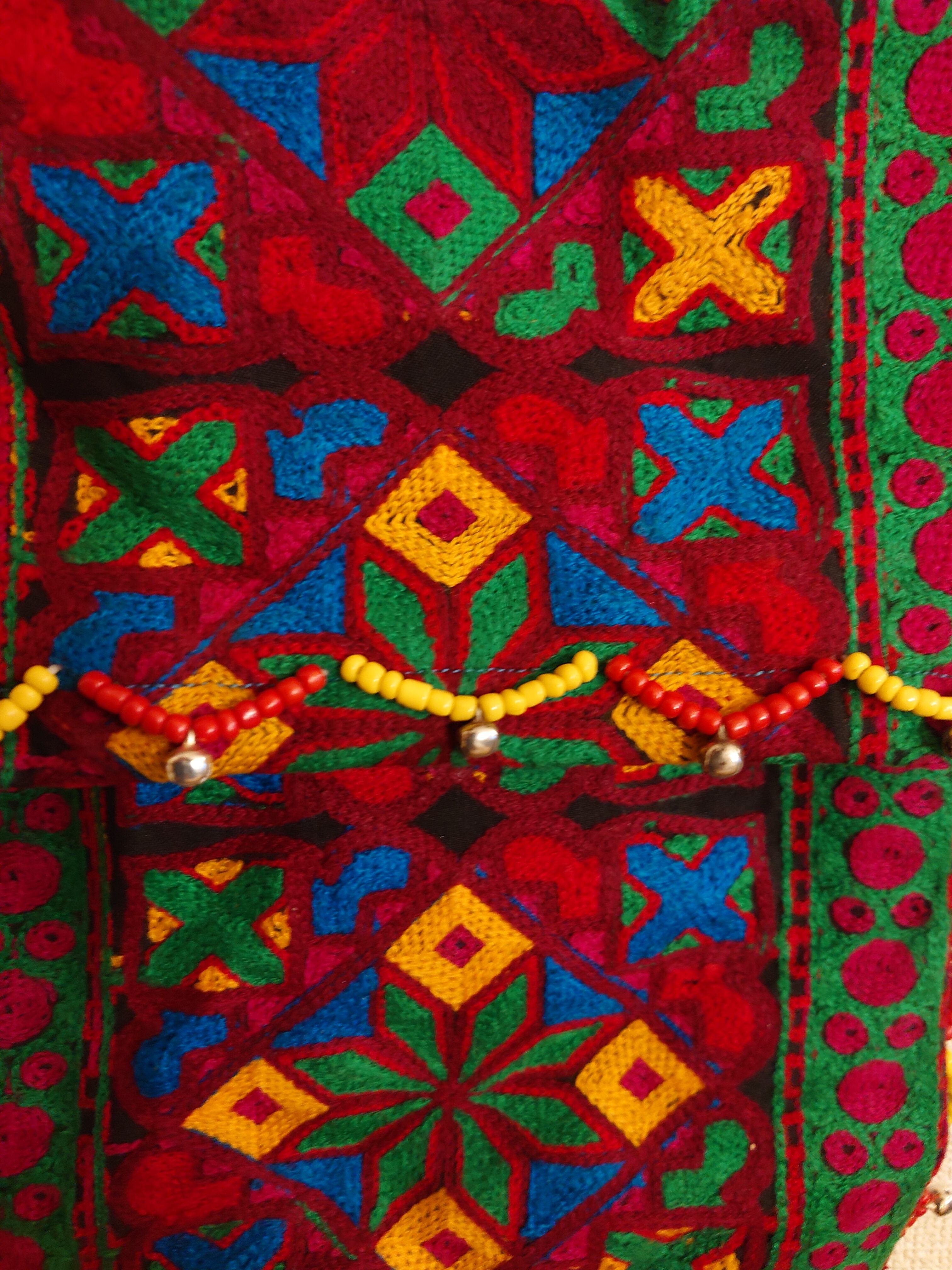 カラーシャ族手作りショルダーバッグC | SHAKE HANDS（チャリティーSHOP）