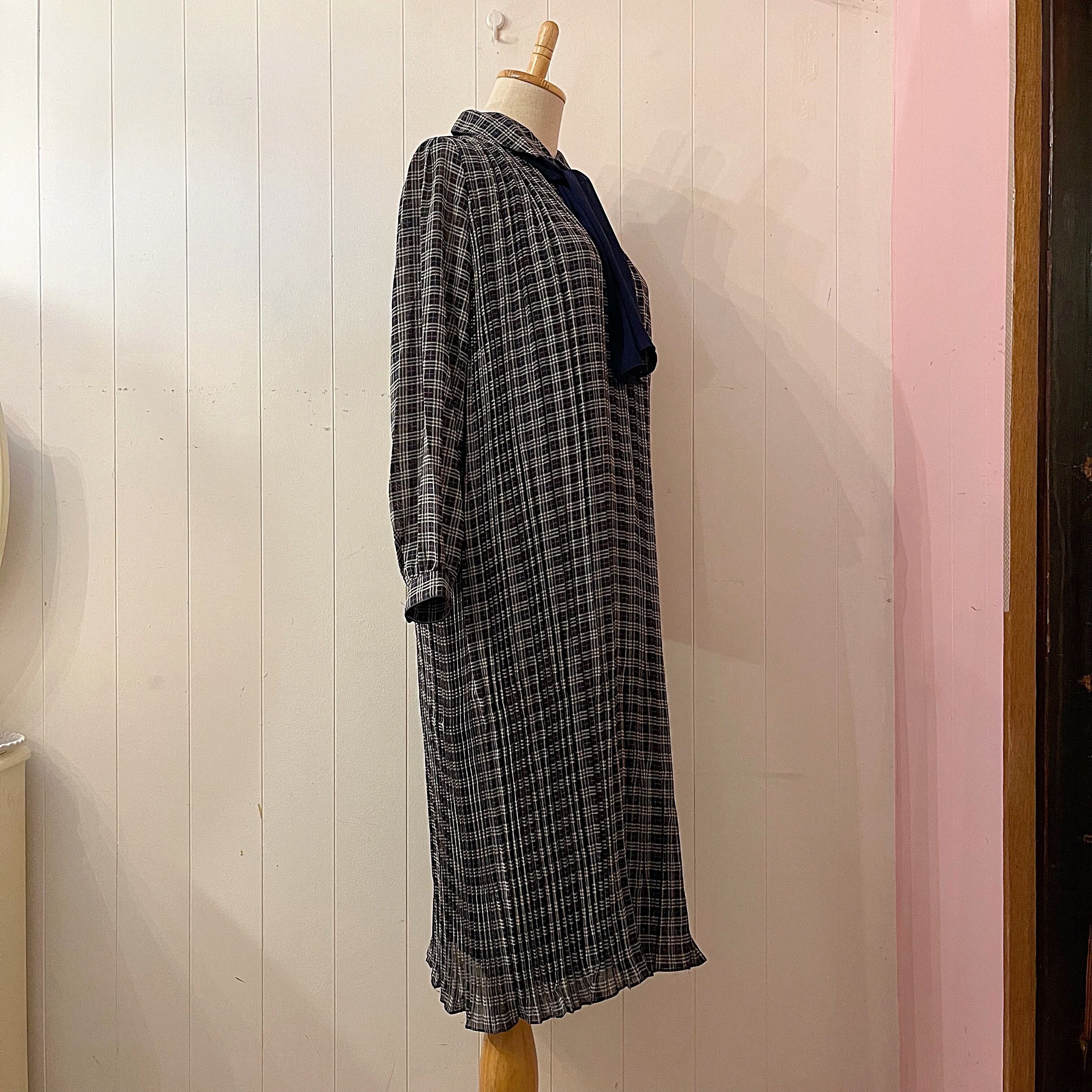 navy check scarf pleats one-piece