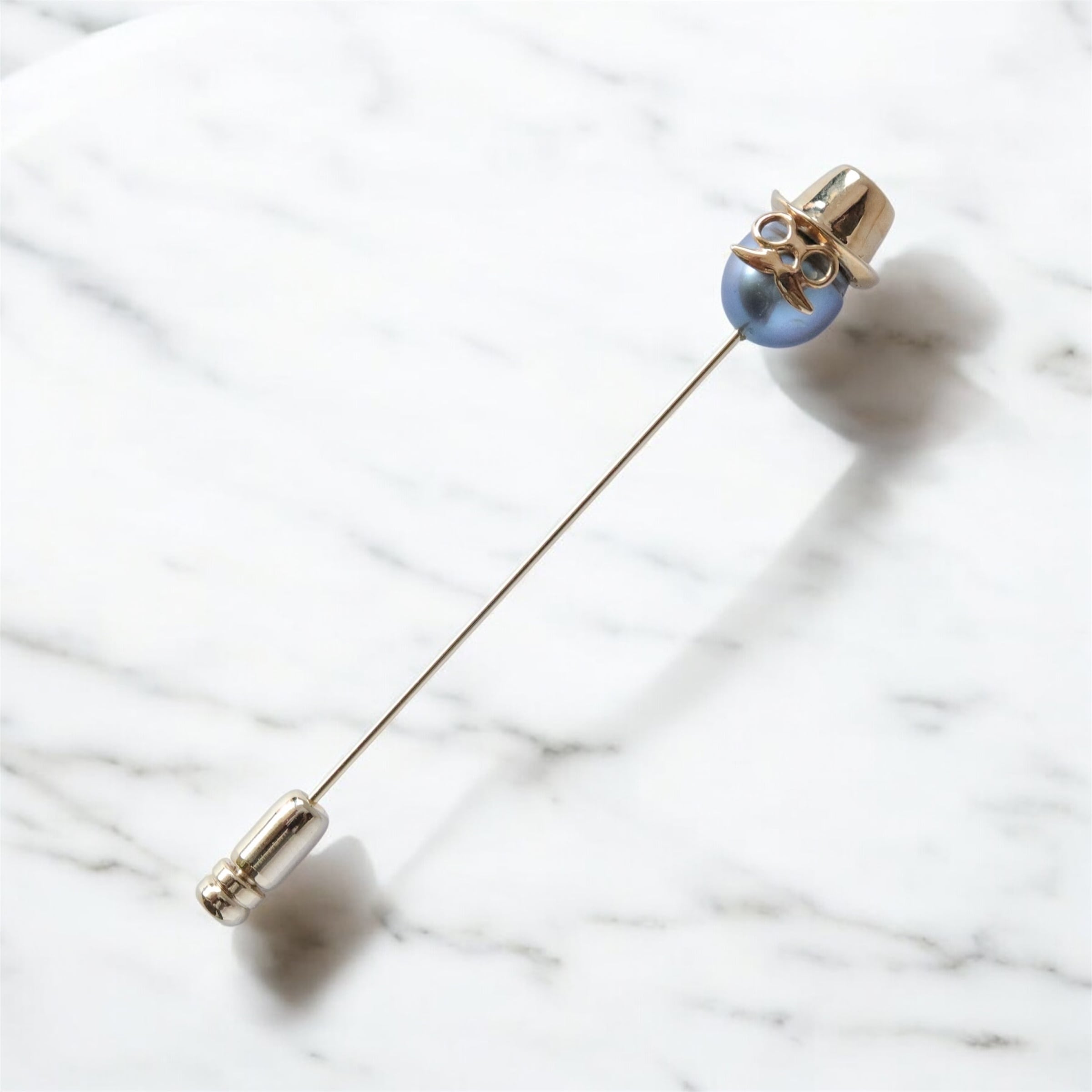 パールのピンブローチ タヒチパール黒蝶真珠とシルバーのパール紳士の