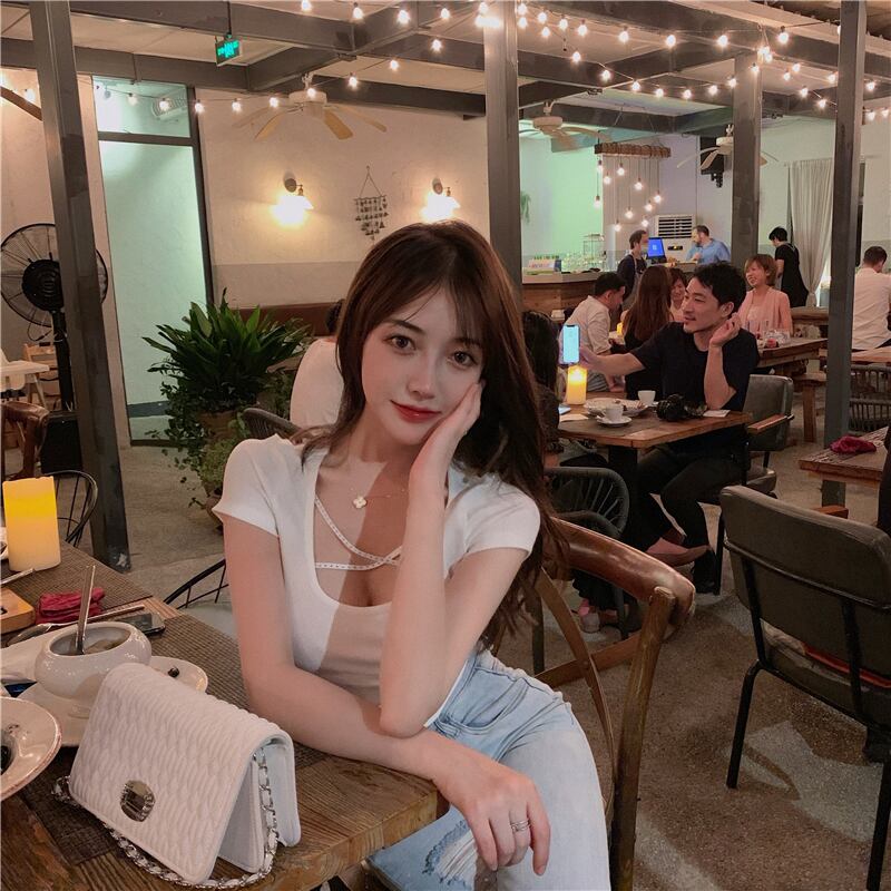 Tシャツ シャツ ホワイトスリムショートスプリング 春物 ブラックストロベリース19004420074