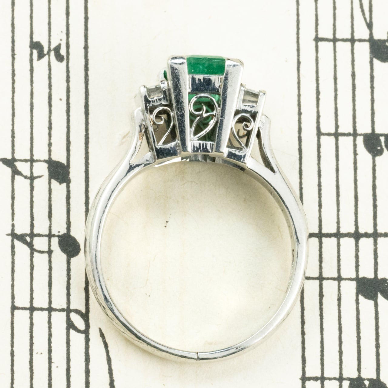 昭和ジュエリー エメラルド ダイヤモンド リング Pt900 1.01ct