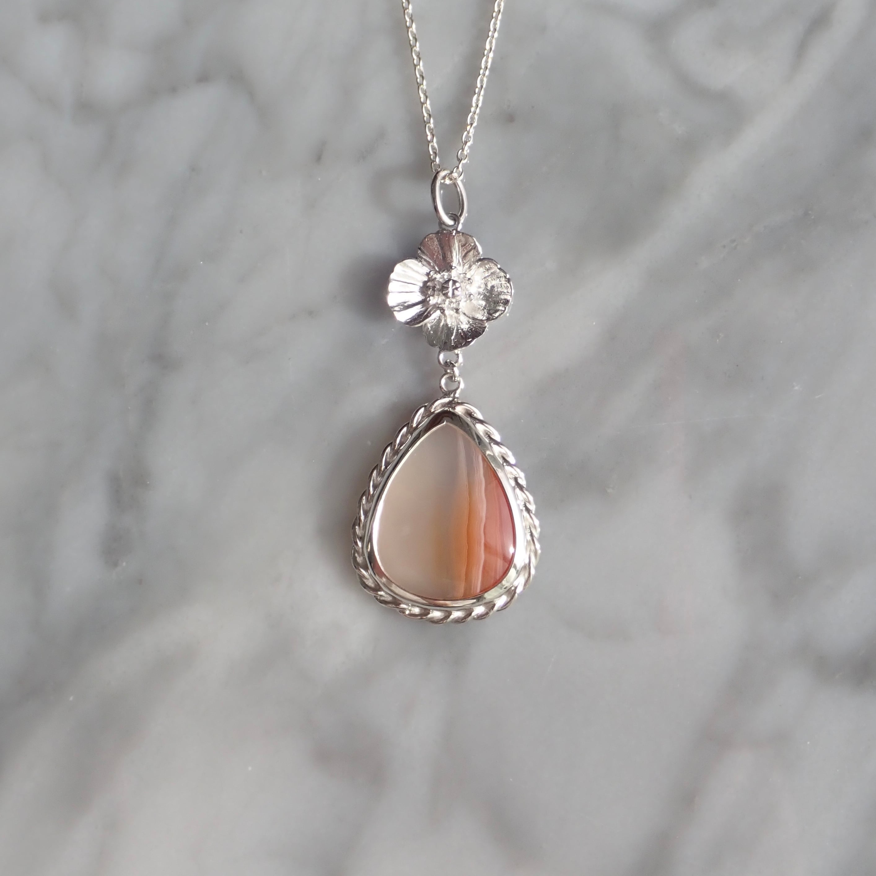 Twist frame pendant サードオニキス