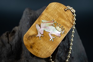 【 悪魔の樹 】モビンギ ドッグタグ 象嵌 カエルの王様