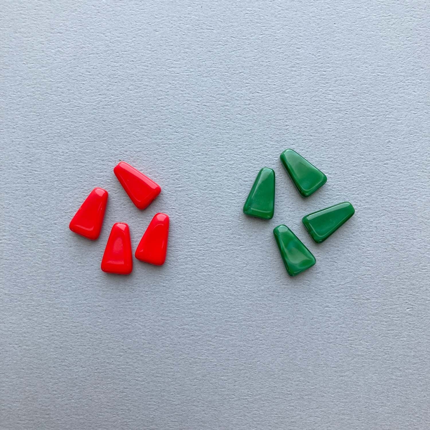 最終入荷〉三角チェコガラスビーズ（縦穴） | Dua-アクセサリーパーツ