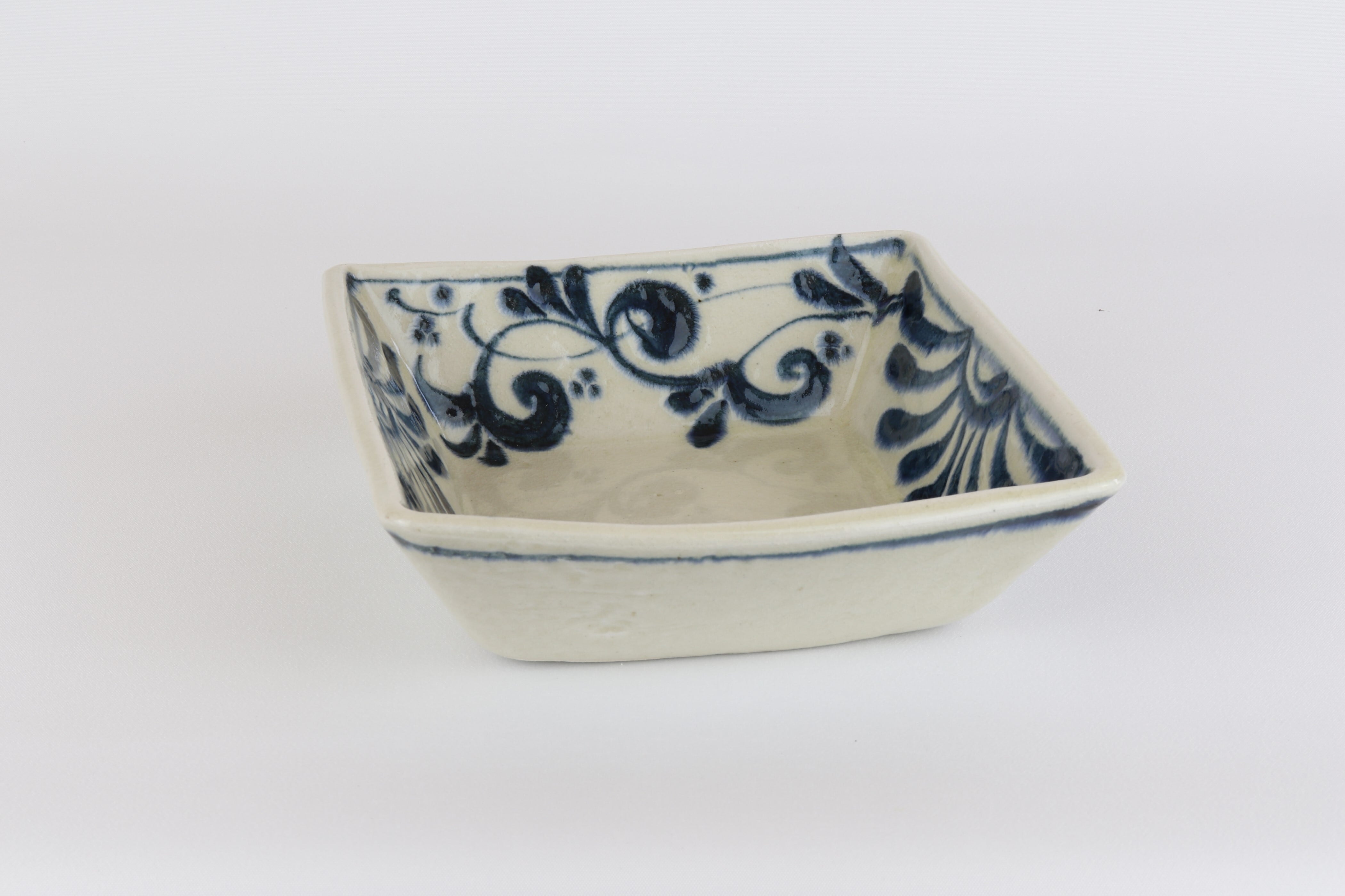 安南 正角鉢 ツル唐草【B級品 特価】