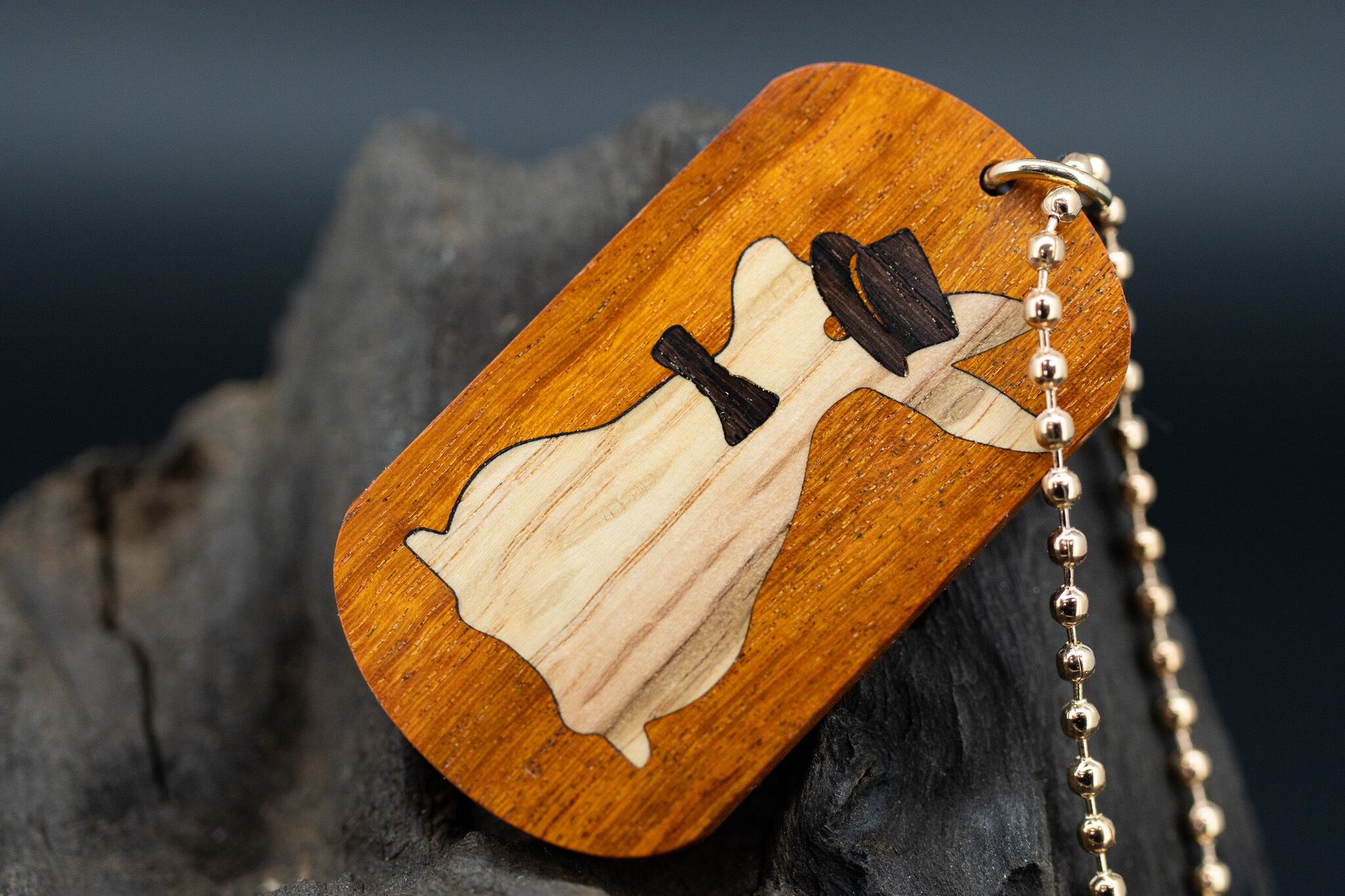 【染色と音楽の源】 フェルナンブーコ ドッグタグ 象嵌 三月ウサギ