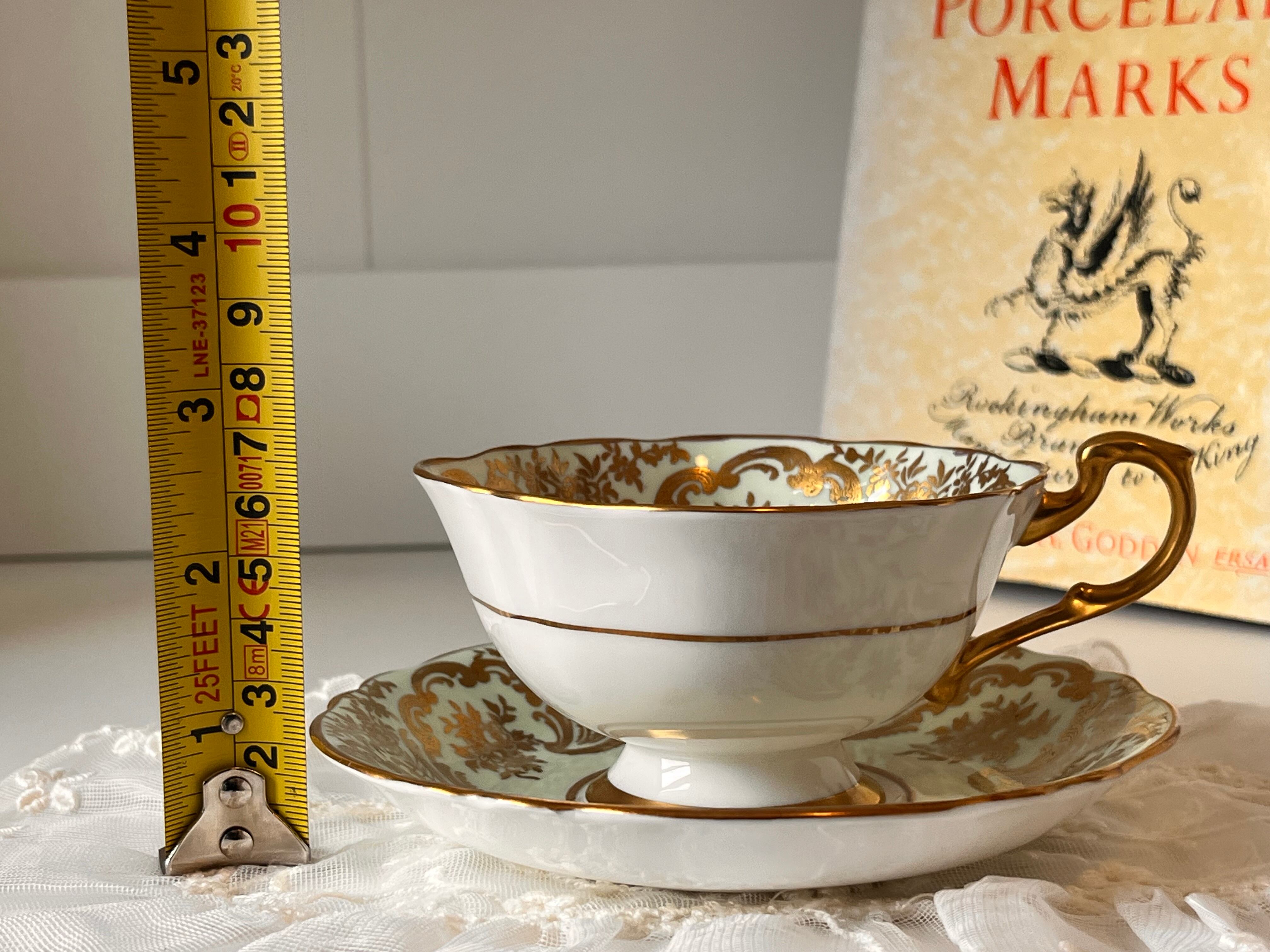 パラゴン 金彩が豪華なライムグリーン素地の花柄カップ＆ソーサー