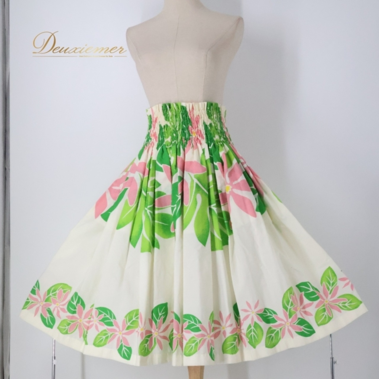 フラダンス 衣装 パウスカート ホワイト系 エムエムジェイ 日本製 ティアレ柄 モンステラ柄 ハワイアンプリント アロハ フラ ダンス レッスン 練習 シングル スカート フレア 華やか 鮮やか かわいい おしゃれ 明るい 軽やか グリーン系 ピンク系 白 黄緑 緑 ピンク パウスカート かわいい スカート フラダンス衣装 ダンスレッスン ハワイアンスカート 明るい色合い カジュアル レディース 女性用 おしゃれ衣装