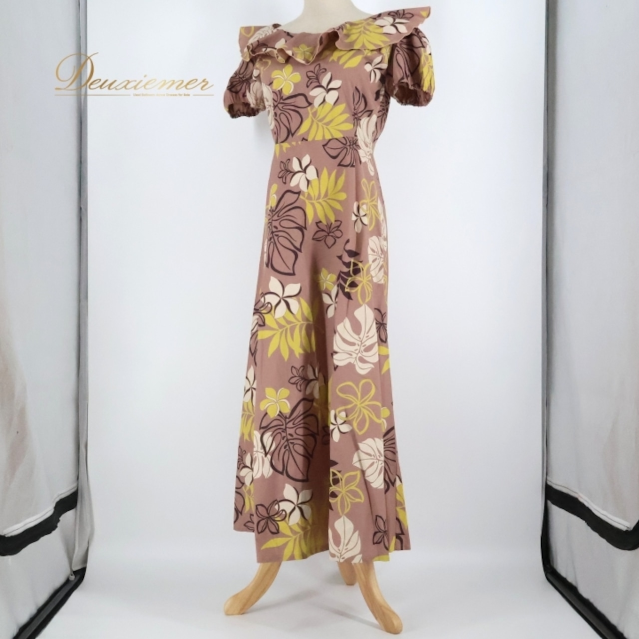 フラダンス 衣装 ワンピース ドレス ベージュ系 ハワイアンプリント アロハ フラ ダンス レッスン 練習 ハワイアン フリル 半袖 ふんわり 軽やか 華やか 大人っぽい 上品 かわいい おしゃれ 淡色 イエロー系 ホワイト系 黄 白 フラダンス衣装 ハワイ ワンピースドレス 花柄 軽い オシャレコーデ かわいいデザイン 女性用花柄ドレス クラシックスタイル レディースファッション プリンセスライン